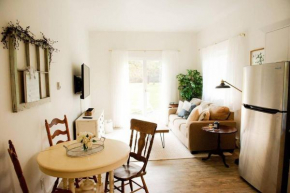 AndersonLane Garden Suite l Beach Access I Kitchen